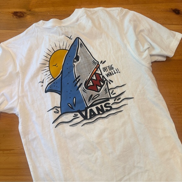 NWOT VANS OFF THE WALL Youth L 12-14
SHARK T-shirt - Picture 9 of 9